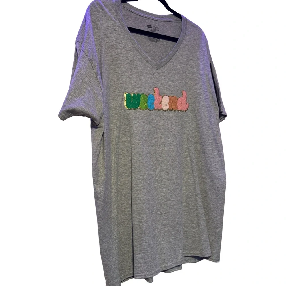 Heather Gray V-Neck T-Shirt With “Weekend” Size XL - Picture 6 of 8